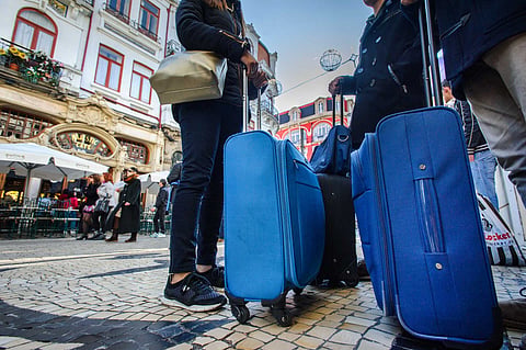 Incerteza e cautela travam reservas dos portugueses para as férias de verão