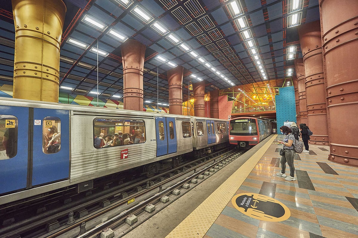 Circulação do Metro de Lisboa interrompida entre Telheiras e Campo ...