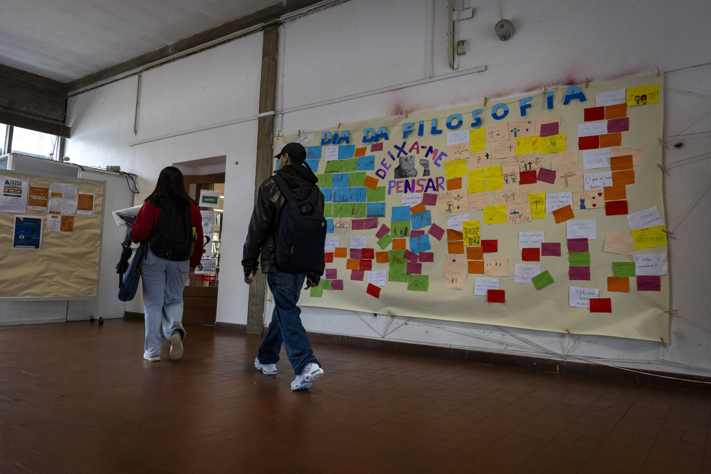 Aumento do número de diplomados não compensa saída de professores que se reformam