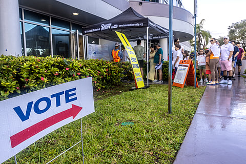 FIla para votar antecipadamente na Florida.