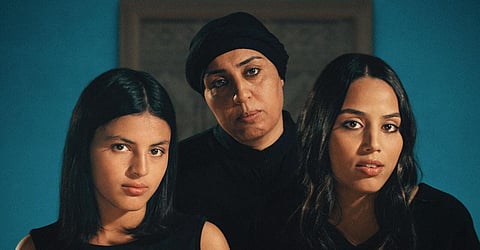 Olfa Hamrouni e as duas filhas mais novas.