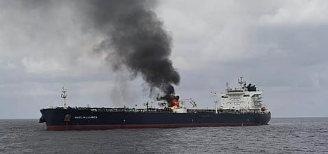 Petroleiro de bandeira do Panamá atingido por míssil ao largo da costa do Iémen