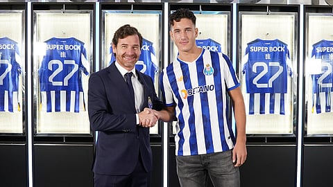 Depois de Samu Omorodion, FC Porto anuncia contratação de Deniz Gül