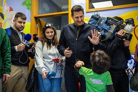 Rui Rocha, presidente da Iniciativa Liberal, durante uma visita a uma creche privada em Alfena, no Porto.