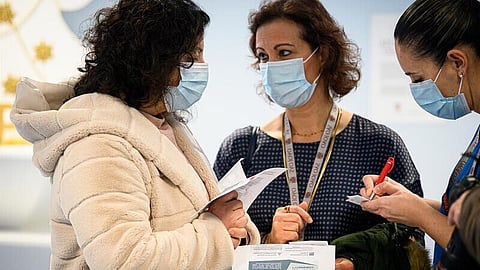 Espanha obriga a uso de máscara nos centros de saúde a partir de quarta-feira