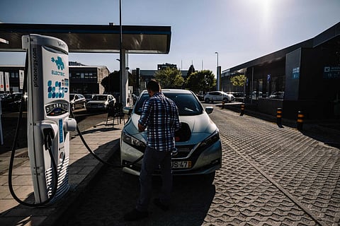 Preço médio dos carros elétricos está a subir há 4 anos, mas vai cair em 2025