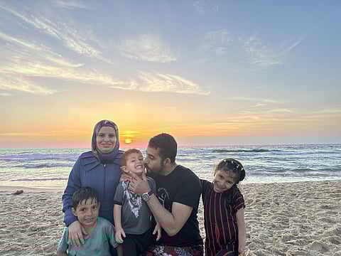 Mosab Abu Toha e a sua família. -- Foto: Mosab Abu Toha via The New York Times
