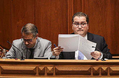 Governo promete "não asfixiar país com excedentes", oposição vê folgas para novas medidas