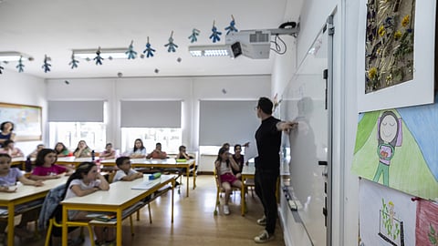 Marcelo promulga decreto que alarga apoio a todos os professores deslocados