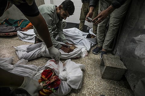 Nas últimas 24 horas, pelo menos cinco pessoas morreram em Gaza devido à desnutrição, entre as quais um bebé e duas outras crianças, segundo as fontes médicas locais.