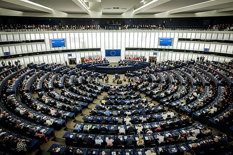 Eurodeputados entoam "Bella Ciao" após intervenção de Orbán. "Isto não é a Eurovisão", diz Metsola