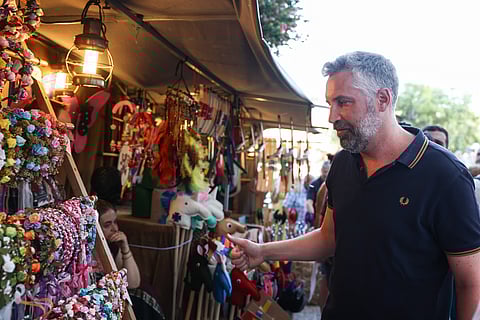 O lider do PS, Pedro Nuno Santos, acompanhado pelos deputados eleitos pelo Algarve, durante a visita à feira Mediaval de Silves.