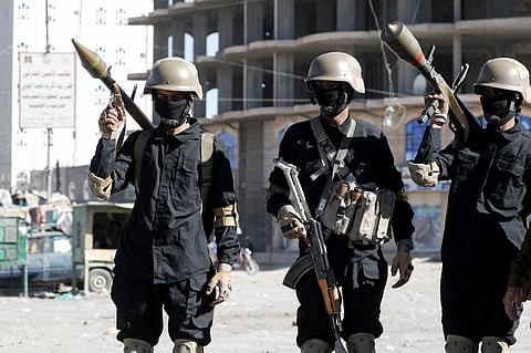 Combatentes Houthis. EPA/YAHYA ARHAB
