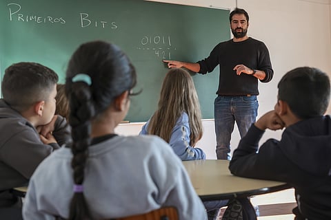João Rico na aula introdutória do programa Primeiros Bits.