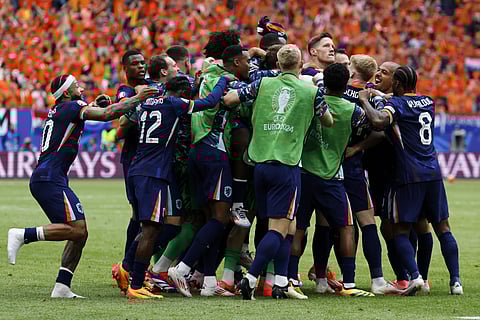 Países Baixos dão a volta à Polónia e entram a vencer