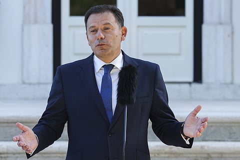 Montenegro garante que Governo não ficará "a contemplar" a falta de professores