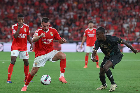Kökçü resolve a favor de Benfica incapaz de vencer confortavelmente