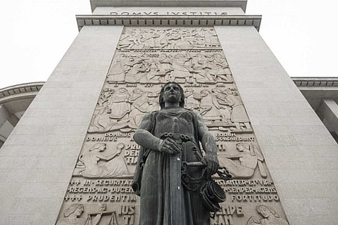 Tribunal confirma internamento de rapaz de 15 anos que aplicou "golpe mata-leão" a professora