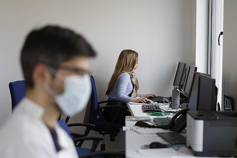 SNS pode contratar 900 médicos aposentados em 2024, número que cresce desde 2022