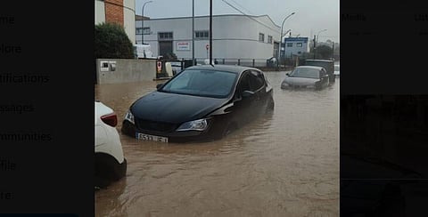 Estradas inundadas, comboios parados e voos desviados ou com atraso. Depois de Valência, Barcelona em alerta vermelho
