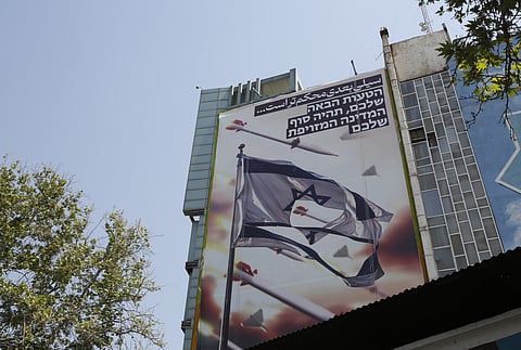Novo cartaz anti-israelita em Teerão, no Irão, que diz: "A próxima bofetada será mais forte"