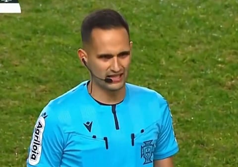 Árbitro explica pela primeira vez uma decisão do VAR ao vivo em Portugal