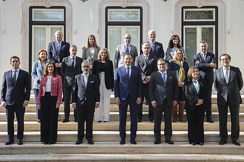 Primeira fotografia do novo Governo sem chuva e com Montenegro e 17 ministros