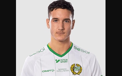 Deniz Gül é avançado e tem 20 anos