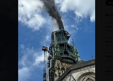 Incêndio na torre da famosa catedral gótica de Rouen está controlado (com vídeos)