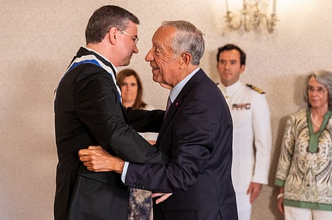 Marcelo condecora cardeal Américo Aguiar