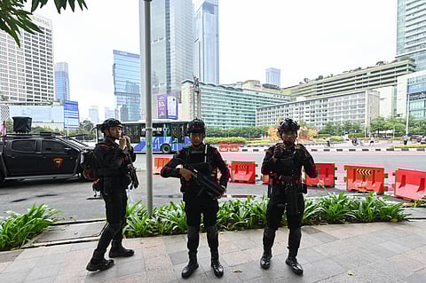 Dois jovens portugueses detidos na Indonésia. MNE está a acompanhar a situação