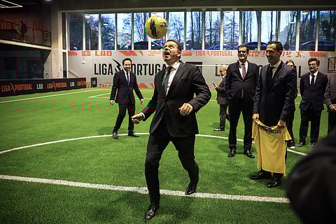O primeiro-ministro Luís Montenegro aproveitou para mostrar as suas habilidades no futebol.