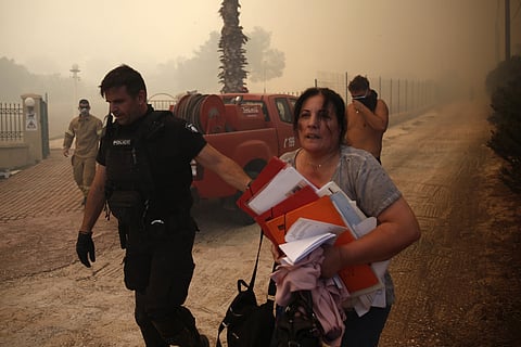 Atenas fecha parques públicos devido a risco elevado de incêndio