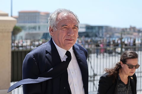 "Um homem do campo" de convicções centristas. François Bayrou nomeado novo primeiro-ministro francês