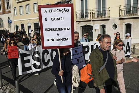 Centenas de professores em protesto no "último grito" antes das eleições