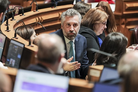 As três posições do PS sobre o IRS Jovem e o risco de “eleições prejudiciais”
