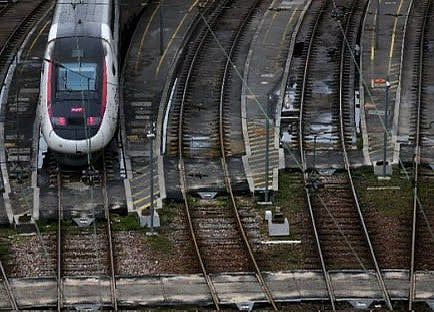 Linhas do TGV em França alvo de sabotagem. PM fala em bloqueio de comboios para Paris