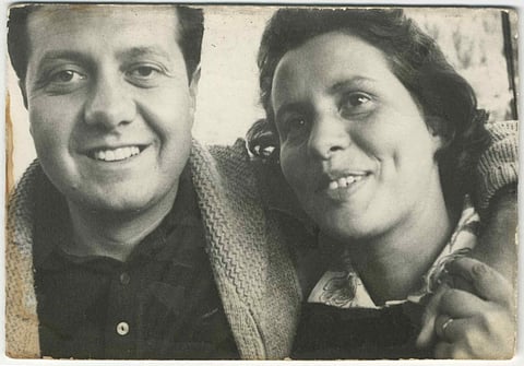 Mário Soares e a mulher, Maria Barroso, num teleférico na Suíça, em 1952.