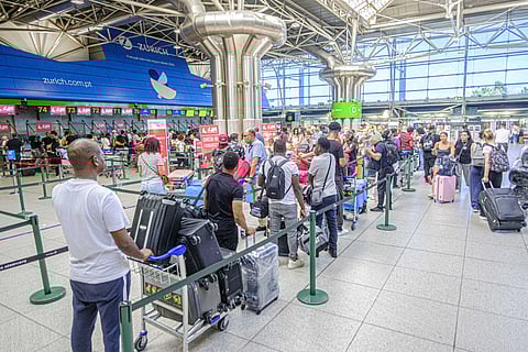 Filas para 'check-in' e voos atrasados no aeroporto de Lisboa devido a falha da Microsoft