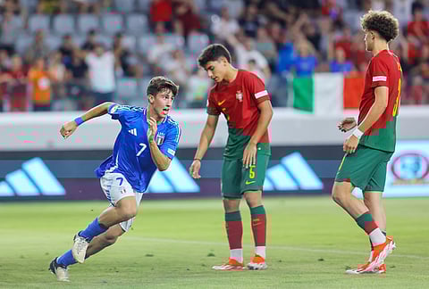 Francesco Coletta festeja o primeiro golo italiano.