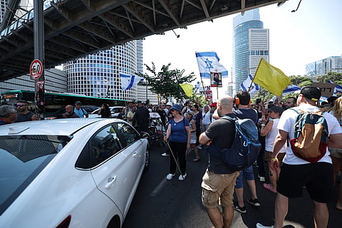 Manifestantes bloqueiam estradas no início de greve geral em Israel