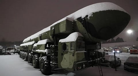 Rússia adverte EUA "de forma clara e dura" contra instalação de armas nucleares táticas no Reino Unido