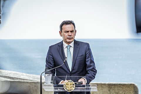 Primeiro-ministro está a supervisionar combate às chamas e cancela agenda