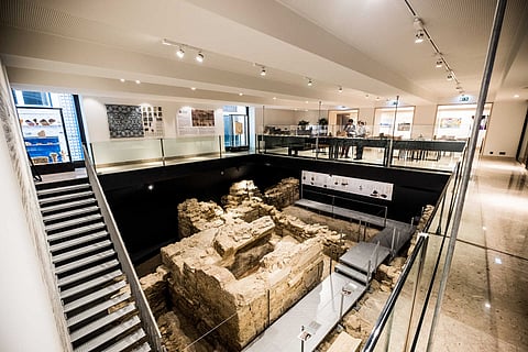 O Aurea Museum, que promove visitas-guiadas pelos vestígios arqueológicos ali encontrados, é uma das unidades hoteleiras que abre as portas gratuitamente nesta iniciativa.