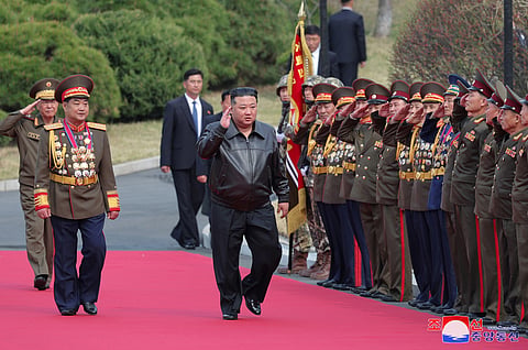 Kim Jong-un promete desferir "golpe fatal" aos inimigos se for provocado