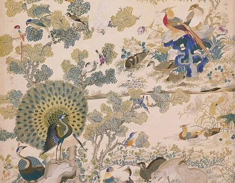 Pormenor da tapeçaria de bordado cantonês “Centenas de aves em desfile de canto”.