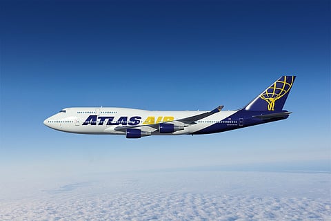 Mais um problema num Boeing. Desta vez, um buraco acima do motor