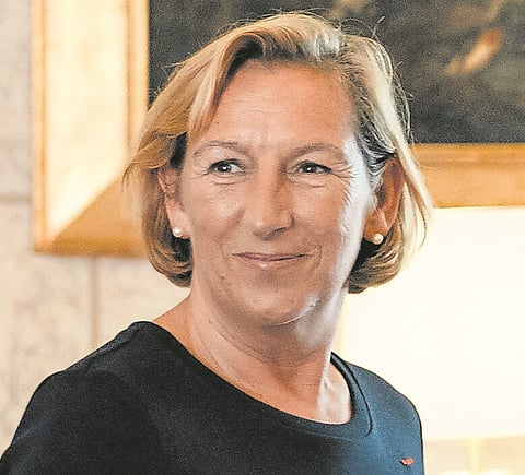 Se a embaixadora de França em Portugal fosse invisível faria algo de inusitado que envolve uma cama... Quer descobrir?