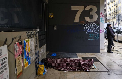 Aumentam as pessoas sem teto em Lisboa, de acordo com a Câmara Municipal de Lisboa.