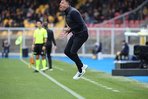 Treinador do Lecce despedido após aparente cabeçada a adversário